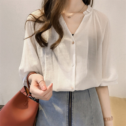 Spring and summer women's new loose V-neck short-sleeved chiffon bottoming shirt female student super fairy all-match top shirt