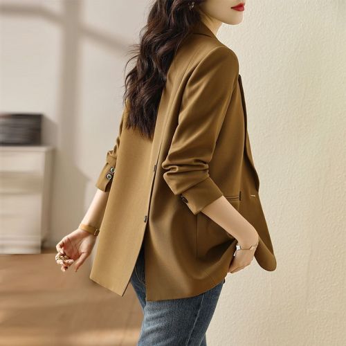 Small suit jacket women's 2022 spring and autumn new temperament high-end small man into the autumn slit shoulder pad suit jacket