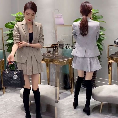 Temperament celebrity Xiaoxiangfeng Korean style lapel suit pleated skirt two-piece suit 2021 autumn and winter new Internet celebrity hot style