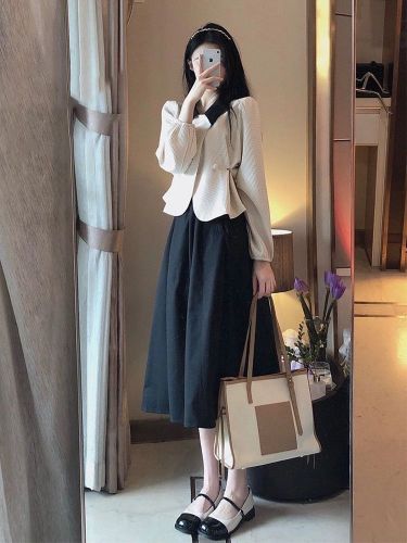 A complete set of autumn clothes, lady style, doll collar, belly covering, Korean style coat, half-length skirt, umbrella skirt, two-piece temperament suit