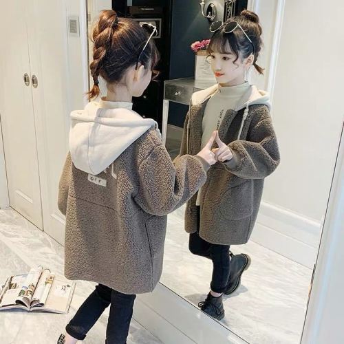 Girls' fur and fleece jacket 2022 autumn and winter new style foreign style middle and long lamb wool for big children in winter