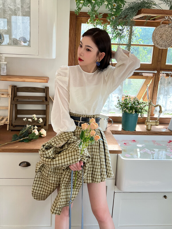 【FEI MAO】Gentle and Gentle Puff Sleeve Shirt Spring Style French Sweet Round Neck Shirt Z-9014# LSL