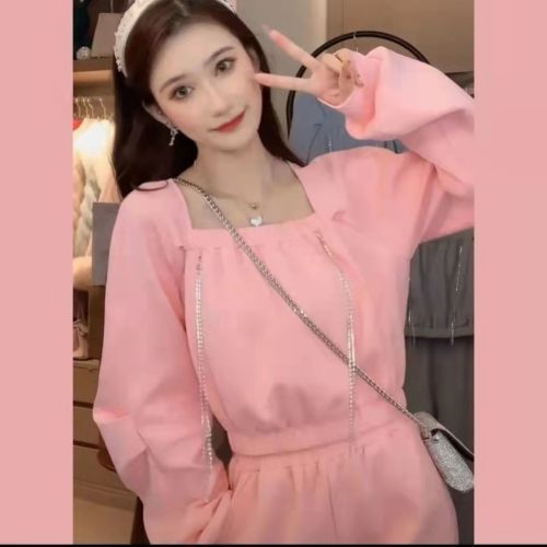 Sweater suit women's autumn new loose and thin square collar design sense careful machine short sweater casual two-piece set