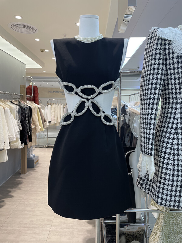 【ALALA EMELIA】小眾高定款黑色系重工鏈條拼接連衣裙  L3016#  ZXX