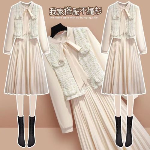 Small fragrant wind long-sleeved dress women's autumn clothes 2022 new early autumn small vest two-piece suit skirt