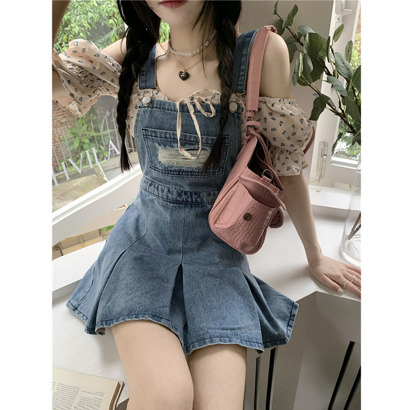 Large size denim suspenders skirt women's summer thin section design feeling small people are thin and small pleated skirt dress
