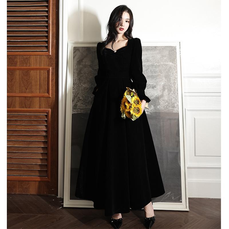 Black banquet evening dress female 2022 new celebrity temperament host dress annual meeting high-end long-sleeved velvet