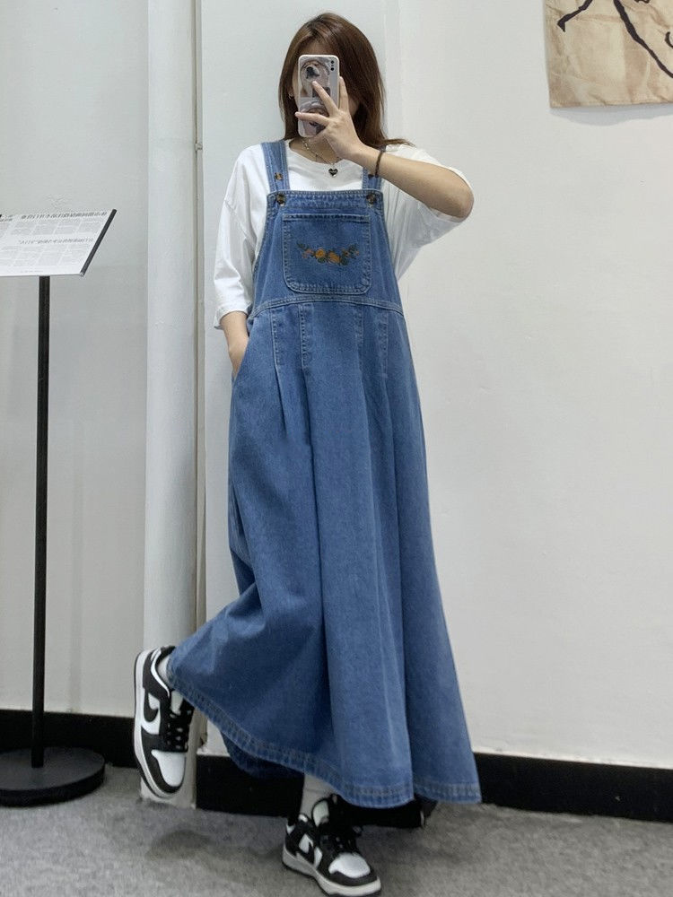 Embroidered denim suspender skirt women's 2022 summer new Korean version loose design sense niche big swing dress dress