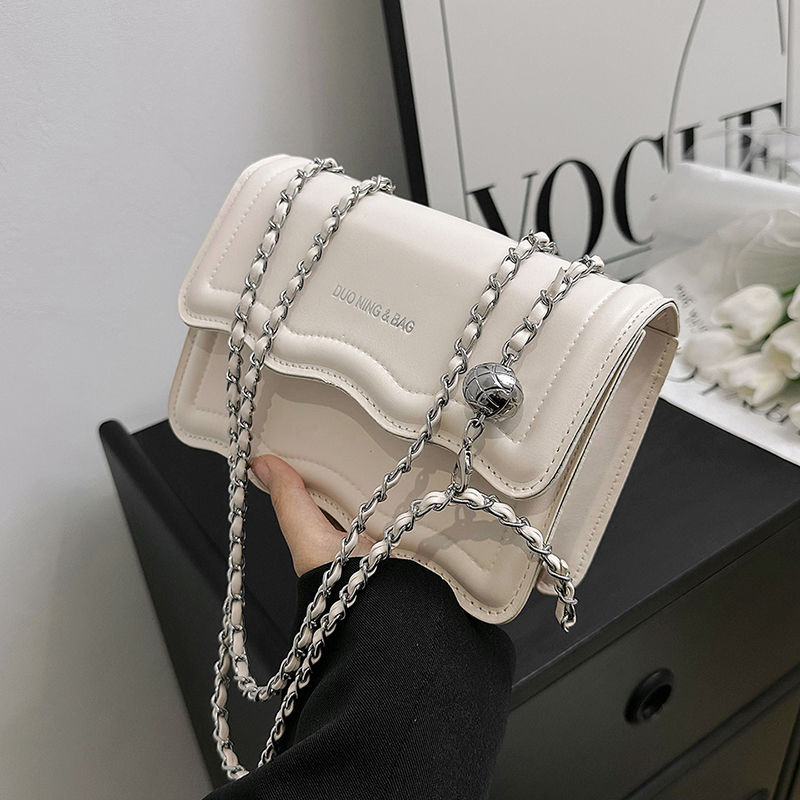Women's bag 2023 new bag pure color simple fashion all-match small bag exquisite chain one shoulder Messenger small square bag