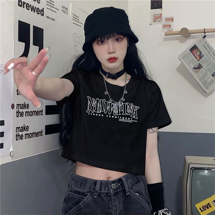 Summer 2023 new Korean version of the short-sleeved t-shirt women's design sense of the minority exposed navel short pure desire wind all-match top ins tide