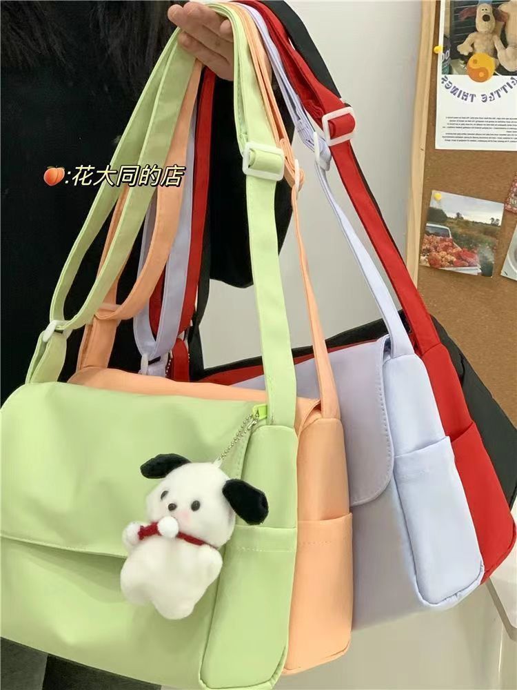 2023 New Trendy Red Messenger Bag Women's Casual Sports Shoulder Bag Versatile Dumpling Bag Women's Large Capacity Messenger Bag