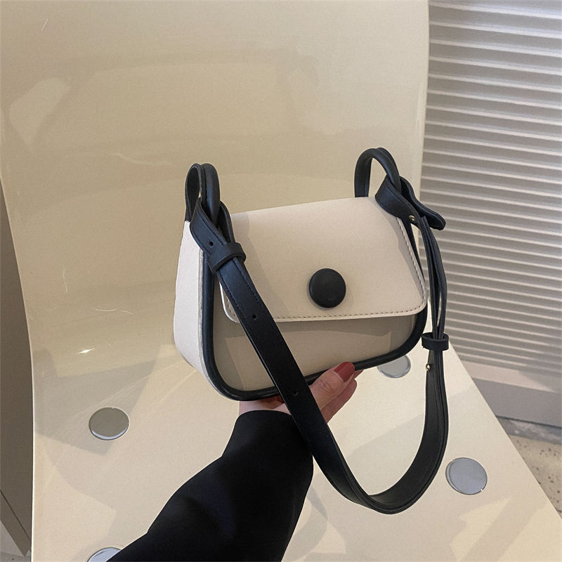 This year's popular bag women's 2023 spring and autumn new trendy high-end texture ins niche Messenger bag versatile shoulder bag