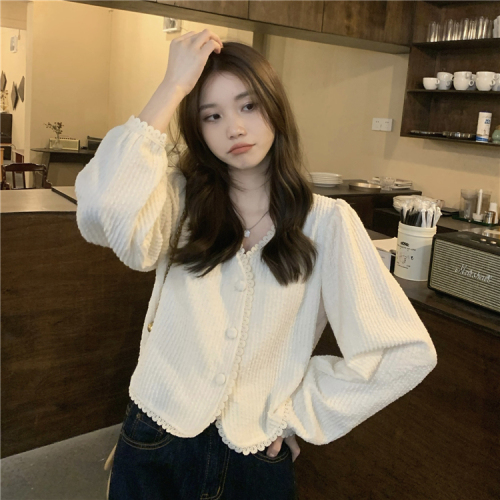 Real price ~ Korean version gas V-neck lace sweet and versatile, unique texture small shirt~