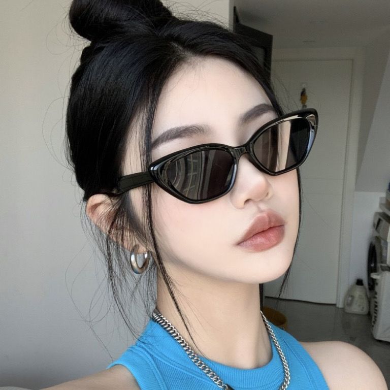 2023 New Cat Eye Sunglasses Simple High Quality Square Round Face Thin Temperament European and American Street Shoot Sunshade Sunglasses