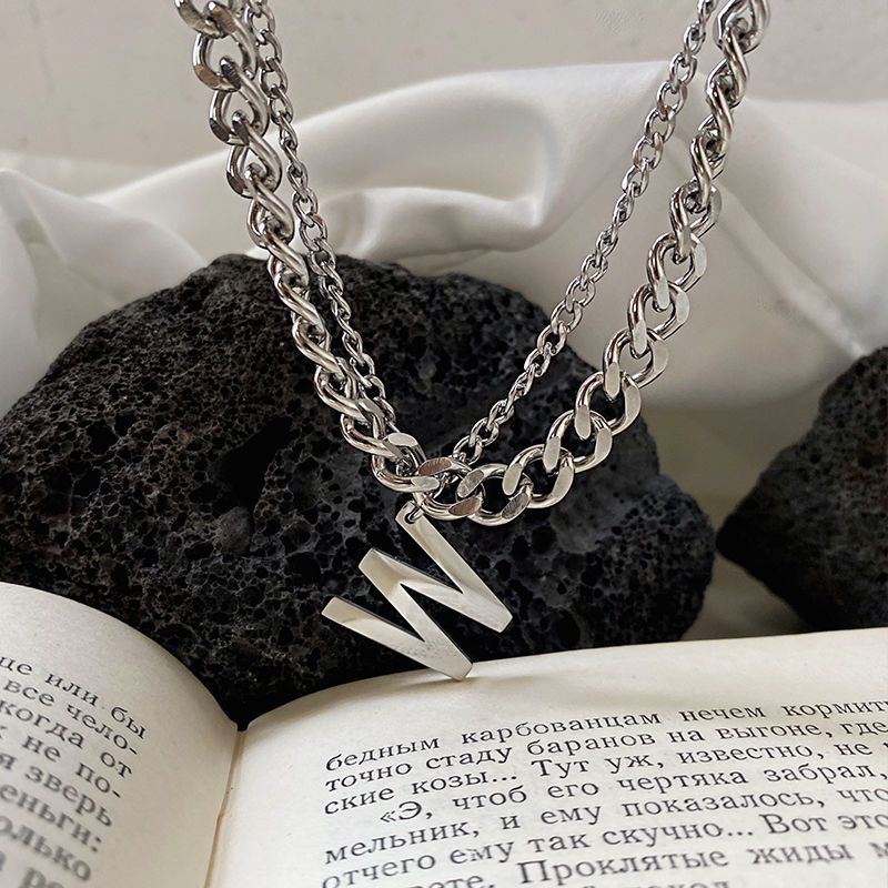 W letter collarbone chain necklace men's trendy high-end design sweater chain niche ins hip-hop chain accessories