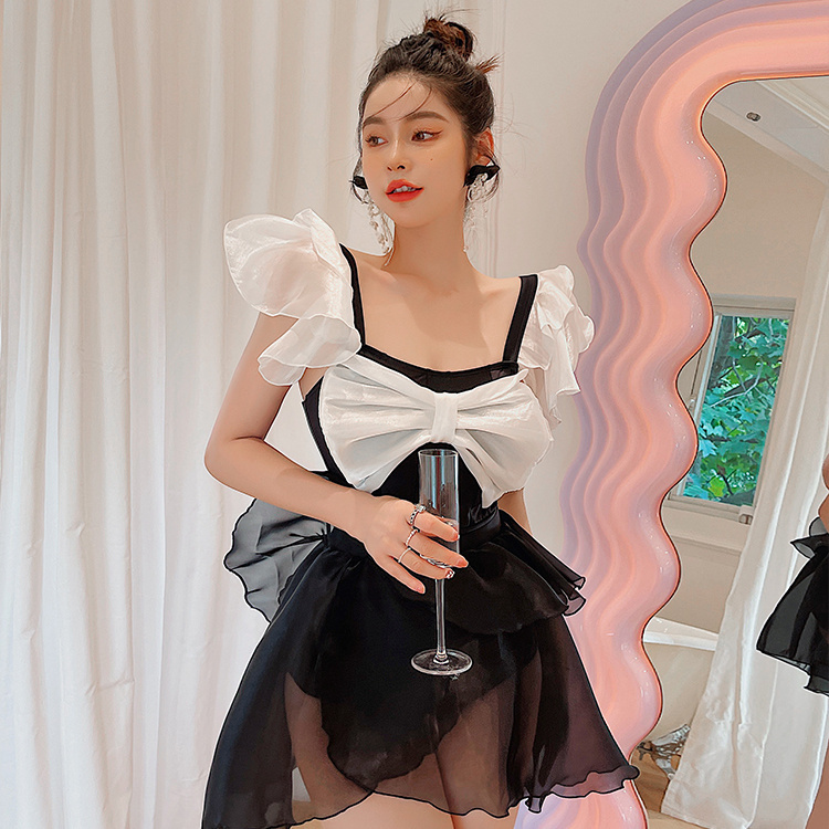Swimsuit women's 2022 new fashion ins wind cover belly show thin cover meat vacation pure desire wind gathering hot spring swimsuit