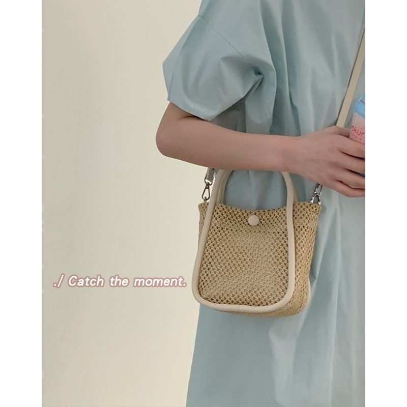 Rustic grass woven bag women's summer 2022 new trendy fashion portable small bucket bag all-match woven messenger bag