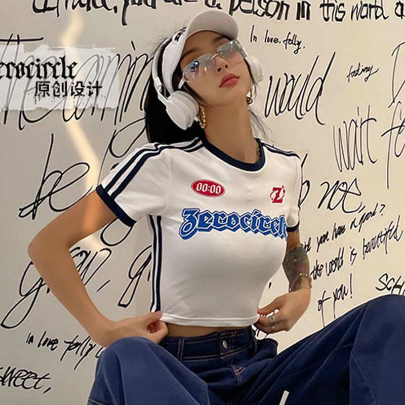Summer new short-sleeved t-shirt women's design sense American hot girl self-cultivation slim shoulders short pure desire wind top tide