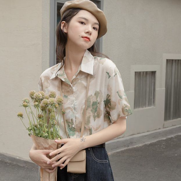Retro Hong Kong style short-sleeved floral shirt women 2021 summer new Korean style loose shirt design with western style age-reducing small shirt