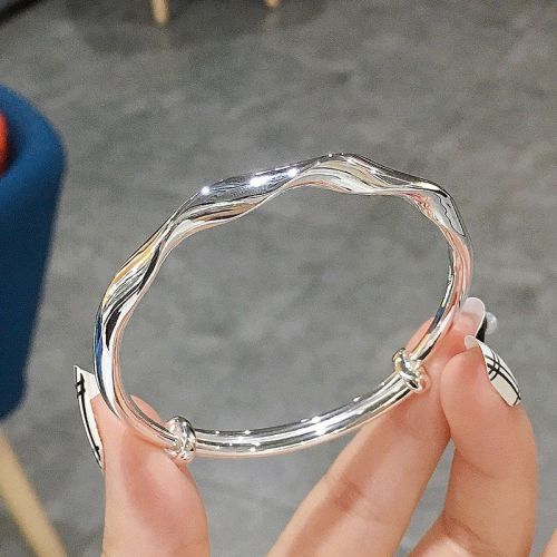 The new Mobius twist bracelet women's new line wave bright surface simple plain circle high-end girlfriends bracelet bracelet