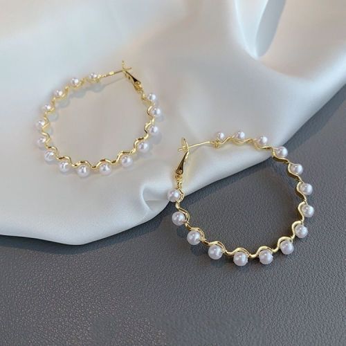 Design sense pearl twining circle earrings exaggerated large earrings Internet celebrity temperament  new trendy silver needle earrings