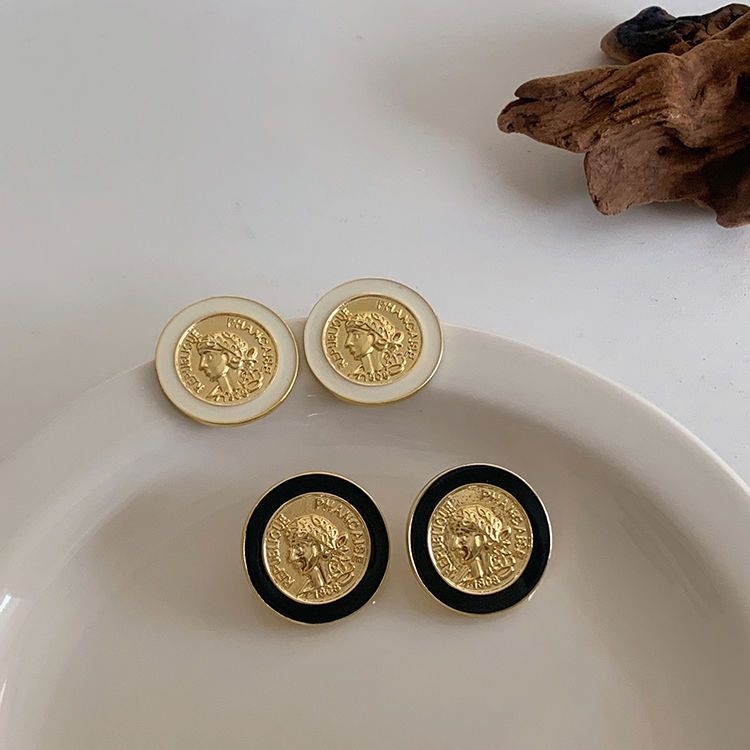 Artistic portrait round plate earrings simple female small temperament net red earrings 2021 new trendy earrings silver needles
