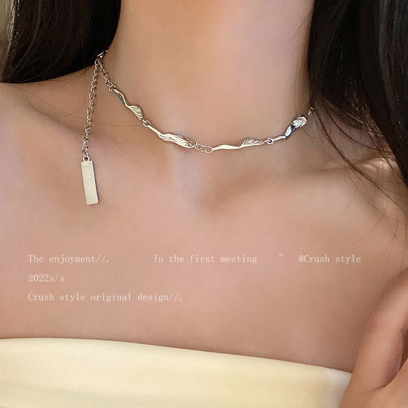 Super beautiful niche design necklace female ins hip-hop simple short temperament collarbone chain 2022 new accessories