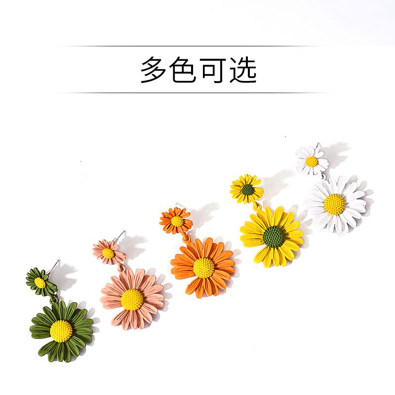 S925 silver needle GD Quan Zhilong with the same style of small daisy female earrings fashion all-match flowers simple personality temperament earrings