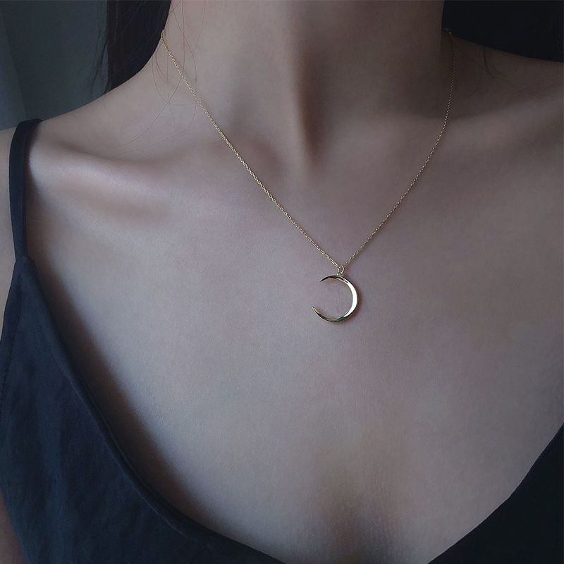 2021 new niche design moon necklace women's trendy clavicle chain short section net red simple temperament cold wind Korean version