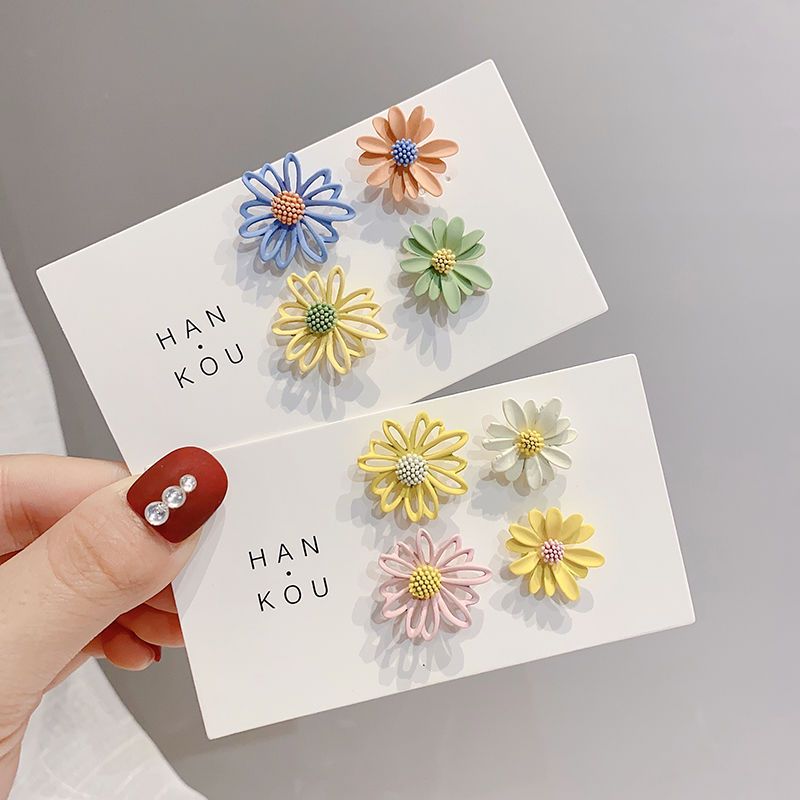 2020 new style small daisy earrings Mori series sweet all-match net red students Korean version simple temperament fashion earrings