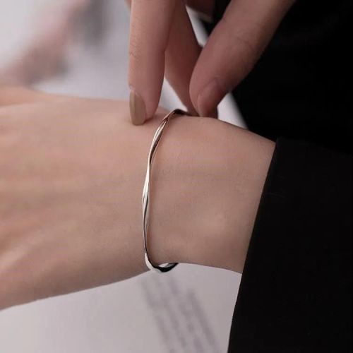 Mobius bracelet female ins cold style niche design bracelet simple fashion high-end boudoir honey bracelet