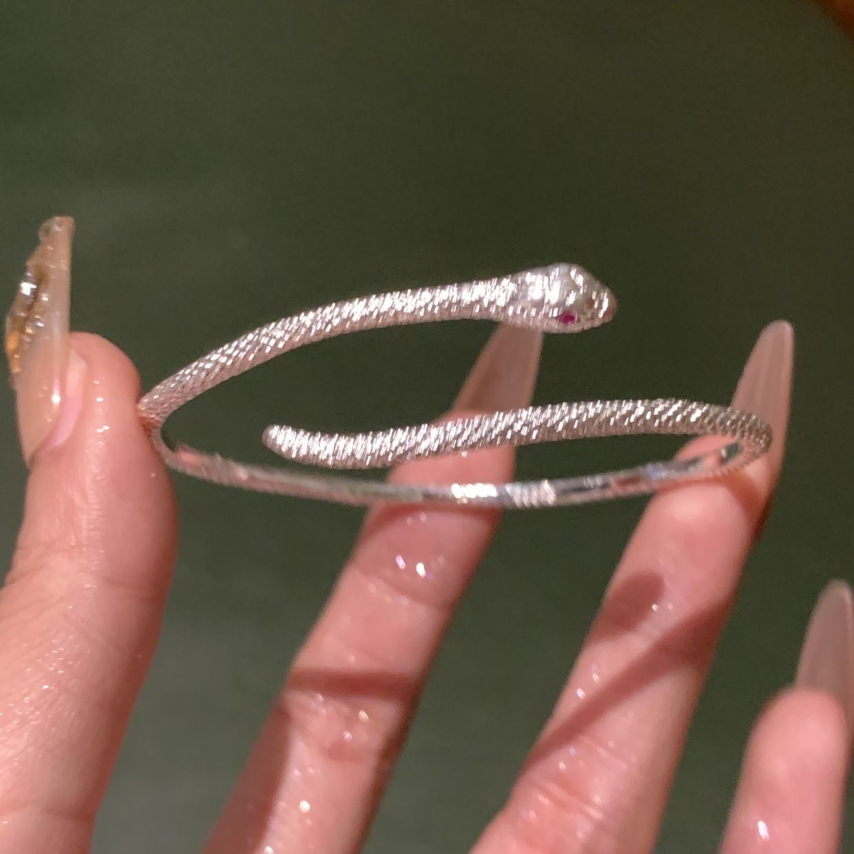 Niche silver snake bracelet versatile simple design version red-eyed snake adjustable bracelet high-quality texture bracelet