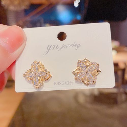 2022 autumn new temperament and fashion zircon rotatable four-leaf flower earrings female Douyin net red all-match earrings female