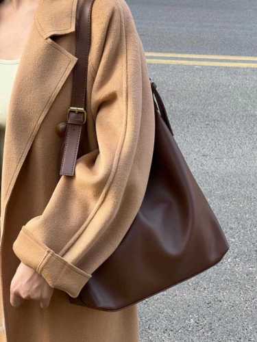 Korean version of the soft shoulder large bag all-match commuter bag 2022 new large-capacity Messenger bag portable fashion sense of luxury