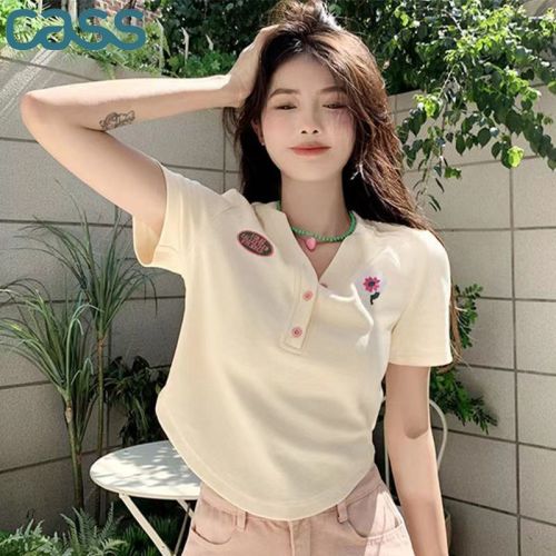  summer Korean version of the new V-neck ins style design sense niche sweet hot girl front shoulder t-shirt slim short top