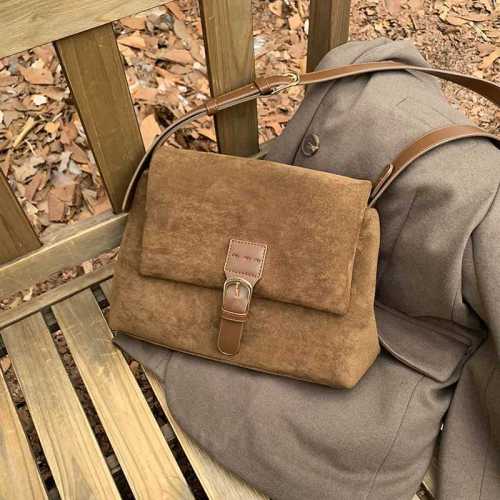 2022 new Korean version women's bag autumn and winter new retro temperament suede shoulder underarm bag all-match casual messenger bag