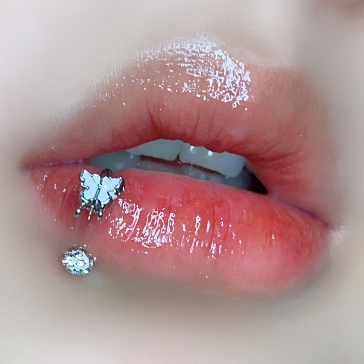 Mudball Butterfly Lip Ring Drip Oil European and American Style Piercing Jewelry Titanium Steel Medical Niche Sweet Alien Hot Girl Burst Flash