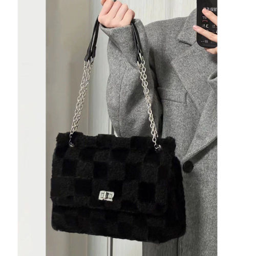 Large-capacity plush bag niche design ins style plush checkerboard single shoulder underarm bag autumn and winter all-match handbag