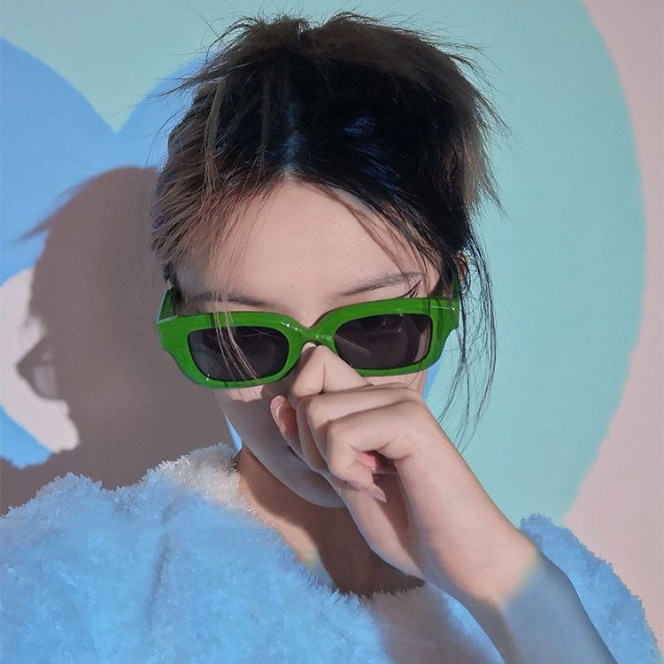 Retro square green frame sunglasses female ins summer net red trend hot girl street shooting small square frame all-match sunglasses