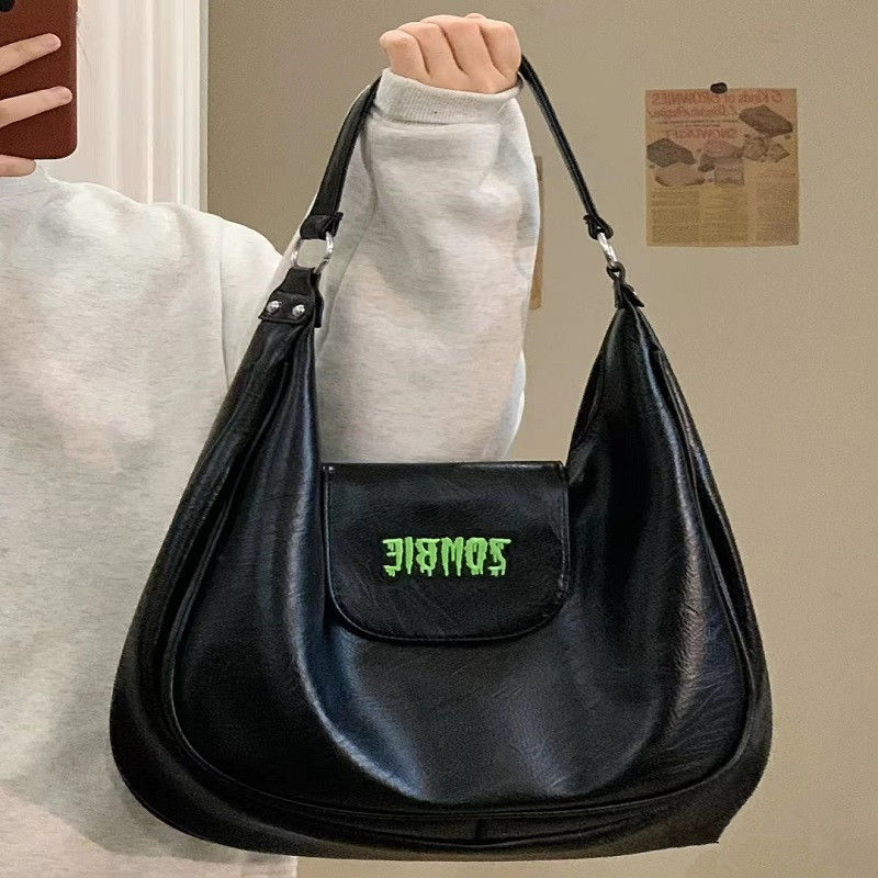 Bag female 2022 new summer underarm bag student class large-capacity one-shoulder portable black messenger tote bag