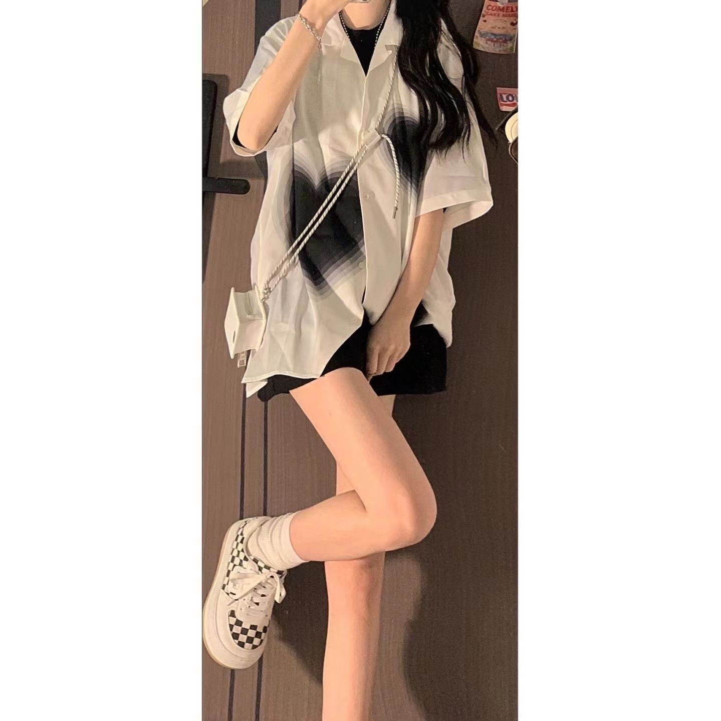 Love gradient white short-sleeved shirt women's summer 2023 loose ins tide design sense niche chic shirt top