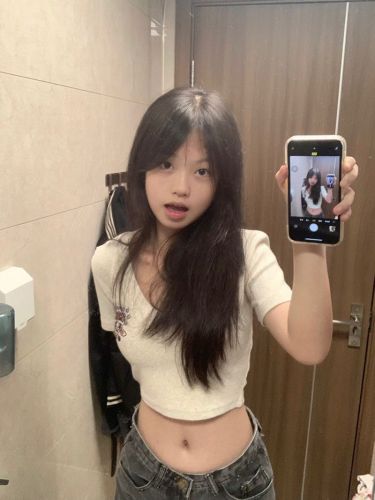 Korean version of hiphop front shoulder short-sleeved t-shirt women's summer high-end sense of self-cultivation slim foreign style sweet hot girl short top