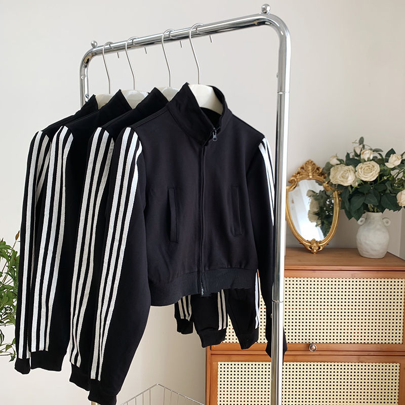 Art student short coat female spring and autumn 2022 new long-sleeved black high-end sports sweater American short top
