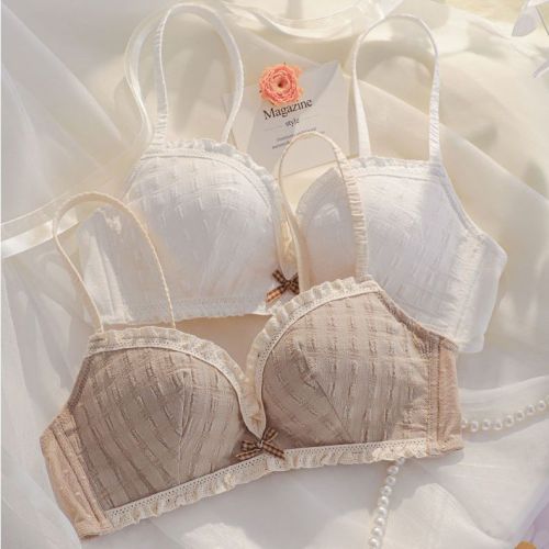 Japanese sweet lingerie women's small breasts gathered new no steel ring to close the pair of breasts and show big flat chest special bra set