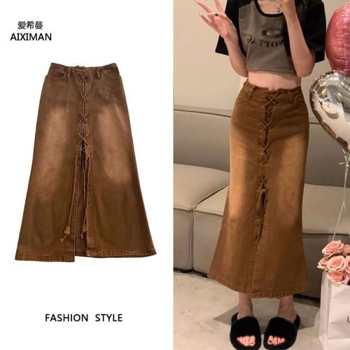Retro brown denim skirt female summer ins new hot girl high waist thin strap design sense bag hip skirt