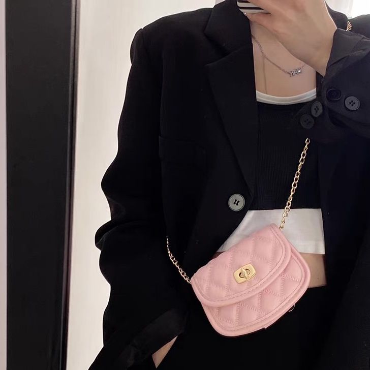 Niche design mini lipstick bag high-end super hot small bag female messenger bag 2022 new texture chain bag