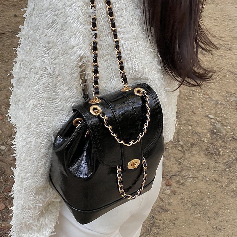 Korean niche 2023 new trendy mini small fragrance chain backpack female blogger student oil wax leather shoulder bag