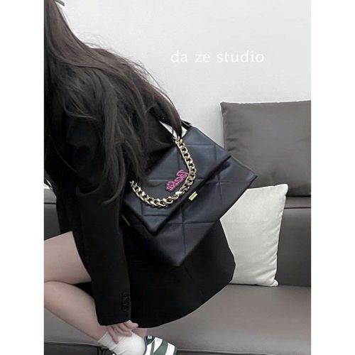 Bag women  new autumn and winter single shoulder Messenger large capacity high-quality rhombus chain  commuter tote bag