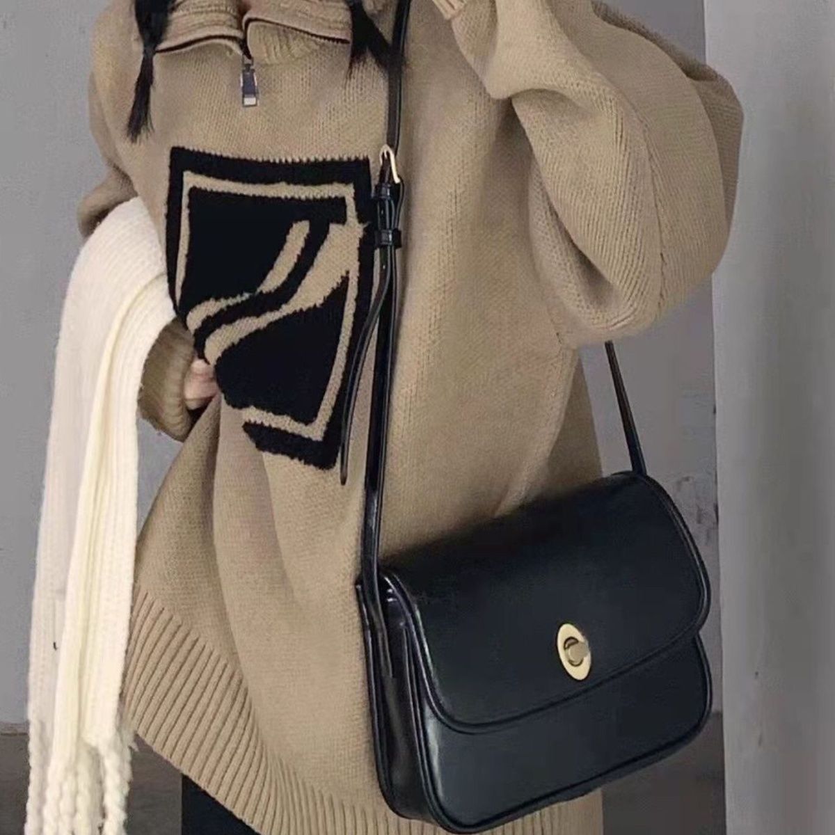 Fat fat self-made bag female 2022 new high-end sense retro Korean version wild ins niche design messenger bag trend
