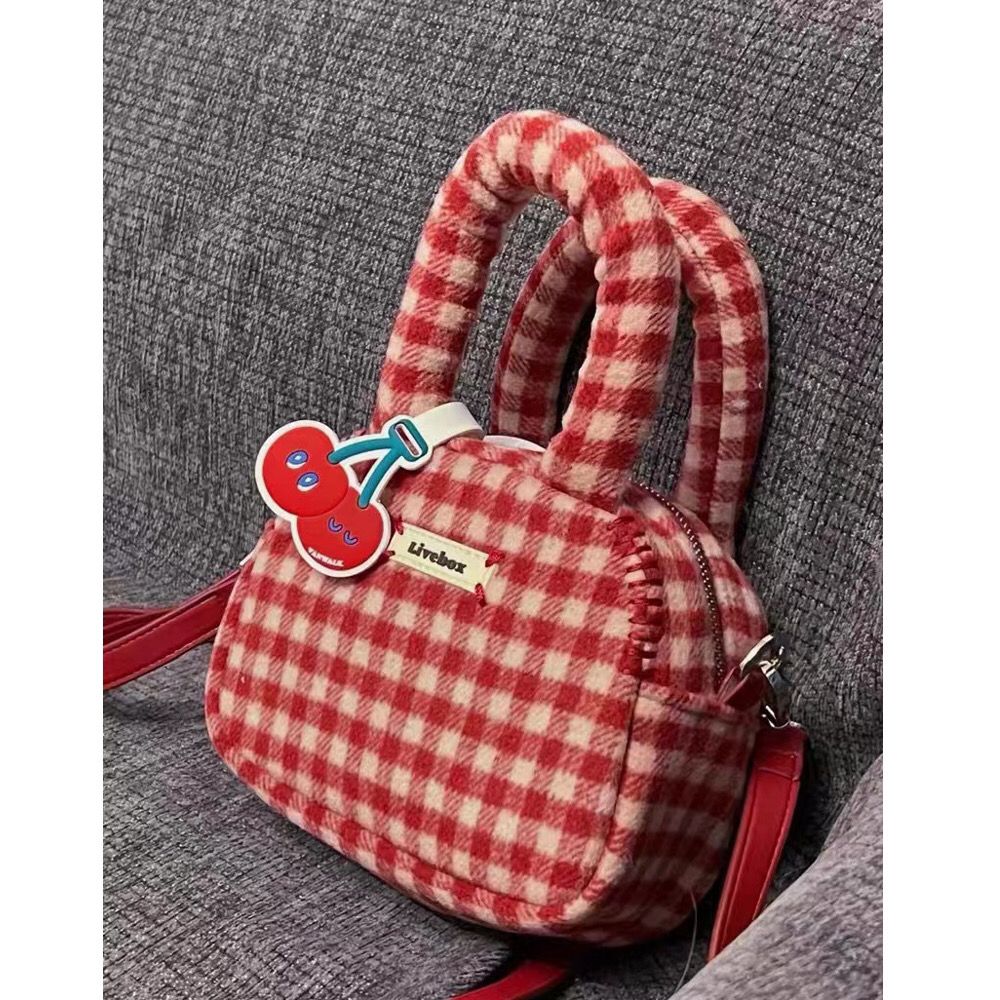Autumn and winter sweet cool Messenger bag Christmas original portable shoulder bag Fumao bag cute plush bag female